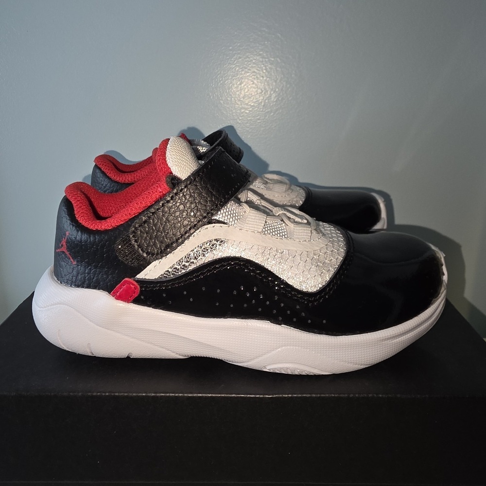JORDAN 11 CMFT LOW (TD) WHITE / UNIVERSITY RED-BLACK‎ CZ0906 160 TODDLERS 10